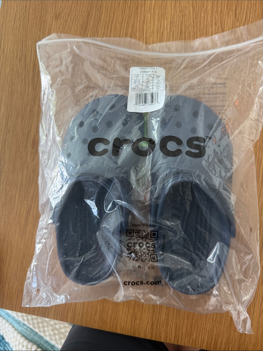 CROCS Classic Clogs in Dark Blue